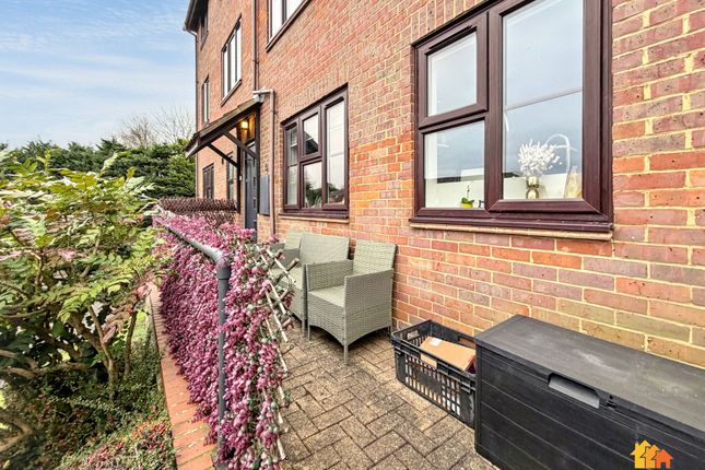 1-bed flat on 5 Stoney Grove, Chesham, £250,000