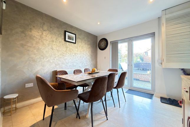 9, Downing Drive, Leicester photo 3