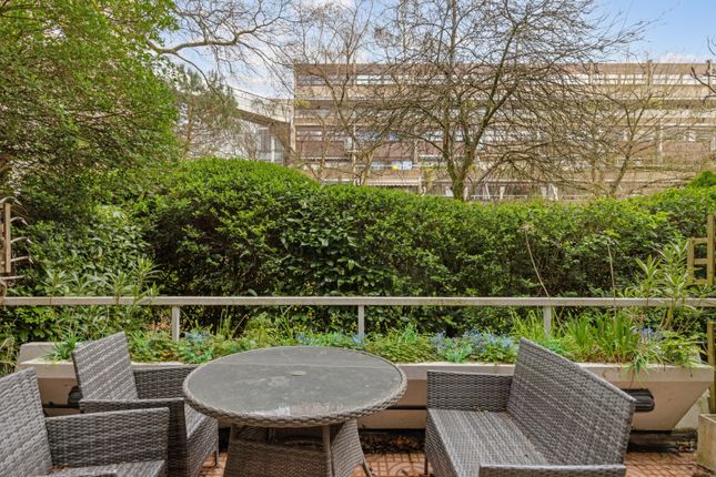 Flat to rent in Park Steps, St. Georges Fields