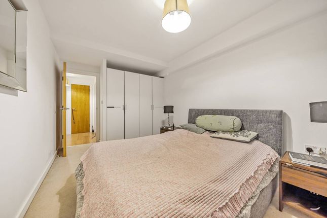 Flat for sale in Durnsford Road, Wimbledon, London