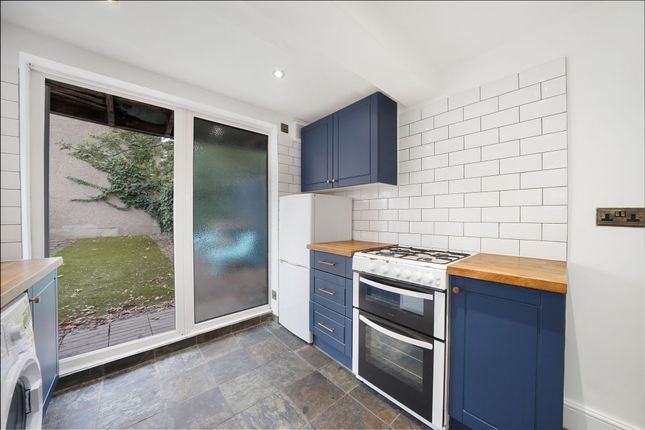 28a Cruikshank Road, London photo 3