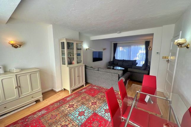 62, Chinnor Crescent, Greenford photo 2