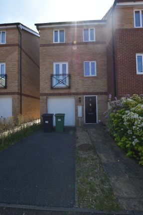 Town house to rent in Teasel Way, Hampton, Peterborough