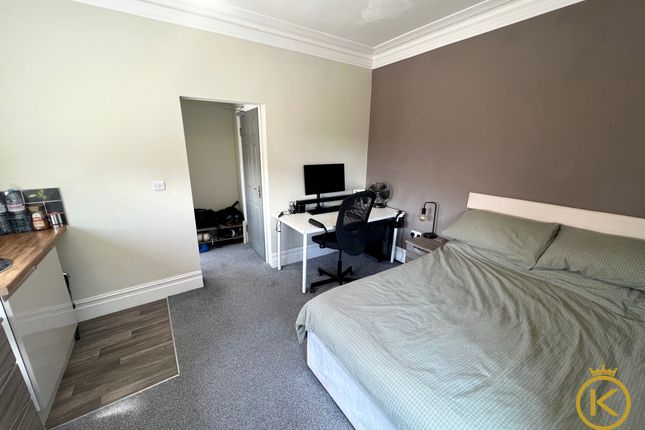Room 7, 70, Queens Road, Portsmouth photo 2