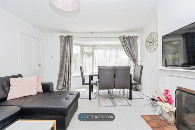 Ruskin Way, Aylesbury photo 5