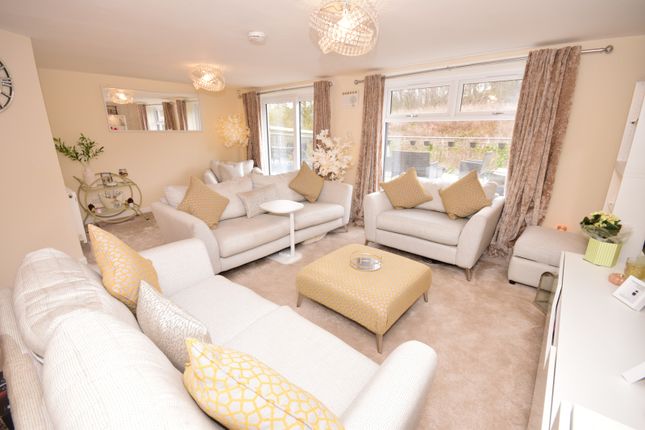 32 Lochburn Gardens, Glasgow photo 3