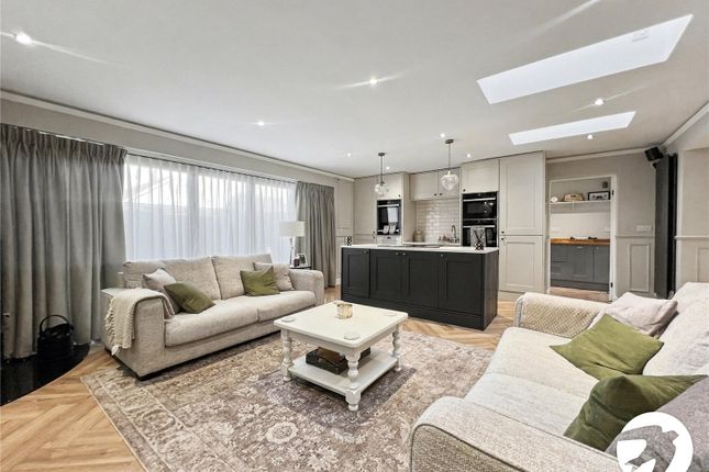 10, Estelle Close, Kent photo 2