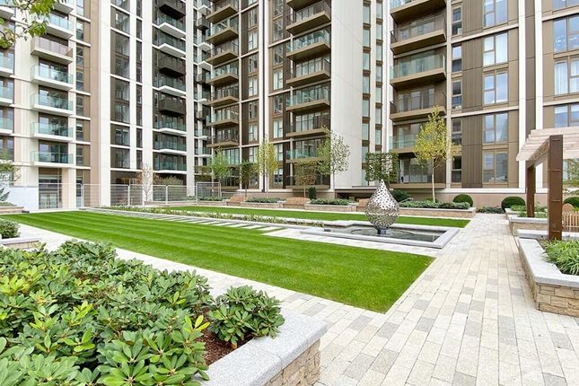 Flat for sale in Belvedere Row Apartments, White City Living, London