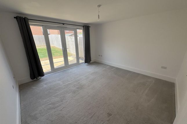 11, Rockley Close, Swindon photo 4