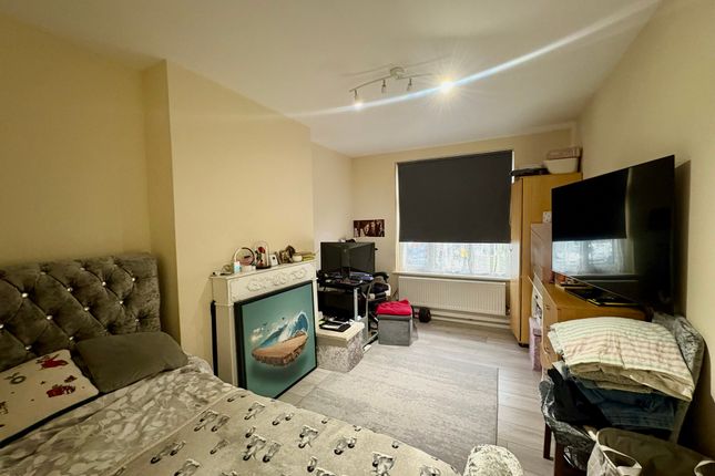 Kingsbury Road, London photo 2