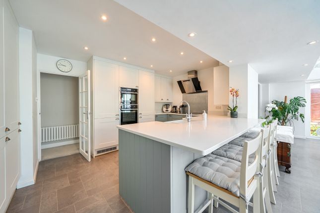 10, Bentley Close, Winchester photo 2