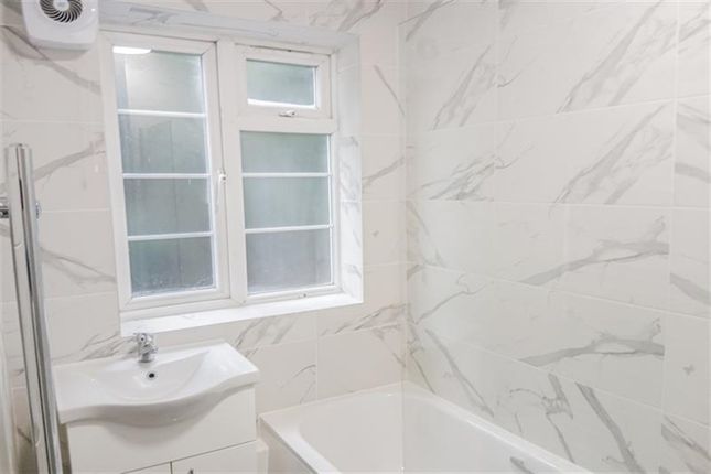 Oakfield Court, Brent Cross photo 5