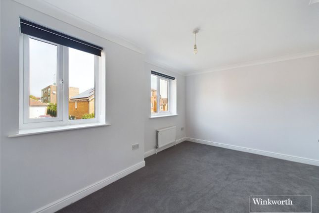 Town house to rent in Lampeter Close, London