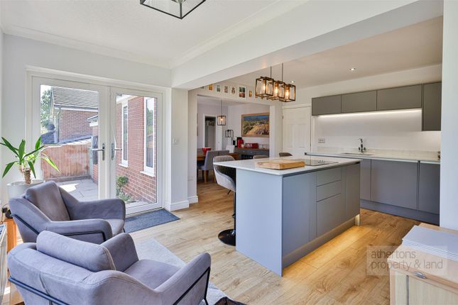 6, Singleton Avenue, Read photo 4