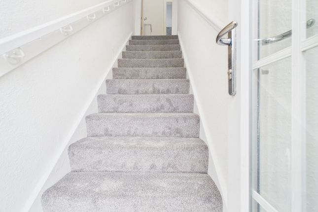 56 Highcroft Avenue, Glasgow photo 4