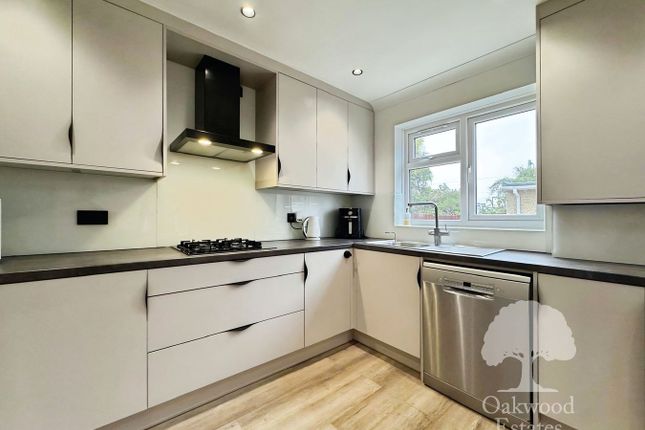 54, Richmond Crescent, Slough photo 3
