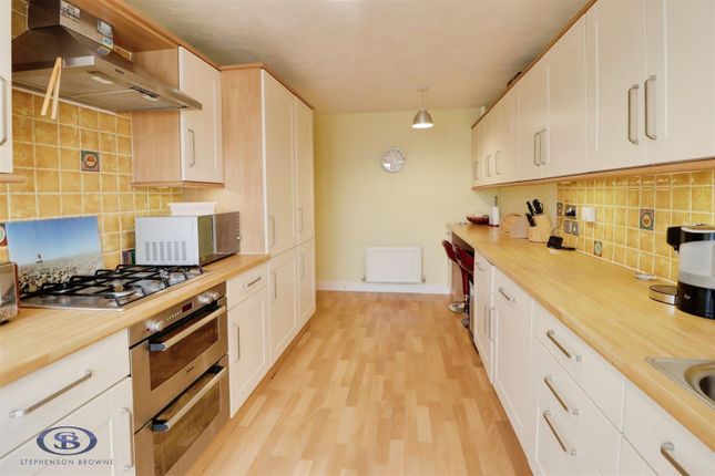 4, Rufford Close, Crewe photo 4