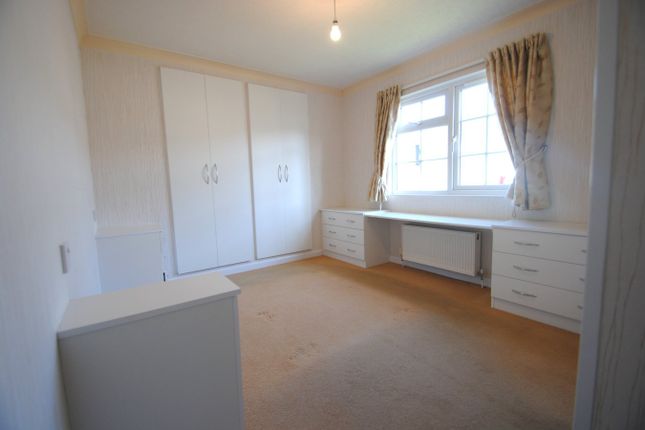3 Sycamore Crescent, Woodmancote Park Homes, Cheltenham photo 5