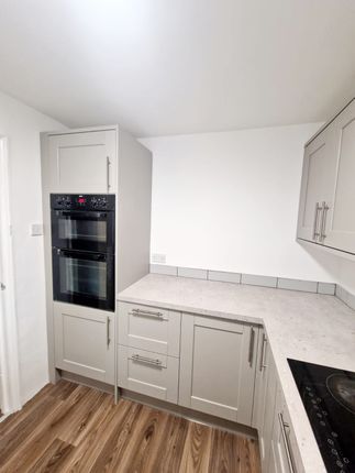 14, Chichester Court, Slough photo 4