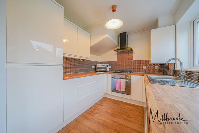 98 Holyoake Road, Manchester photo 2