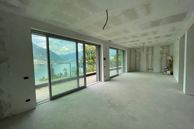 Villa for sale in Via Cesare Poggi, 22020 Torno Co, Italy