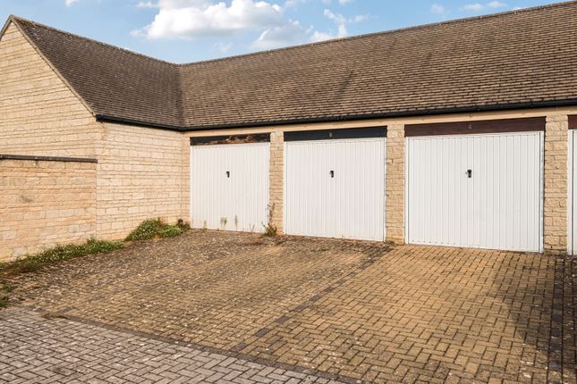 8, Pine Rise, Oxfordshire photo 3