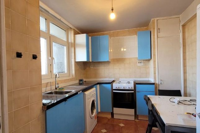 Thumbnail Flat to rent in Flat, Donegal House, Cambridge Heath Road, London