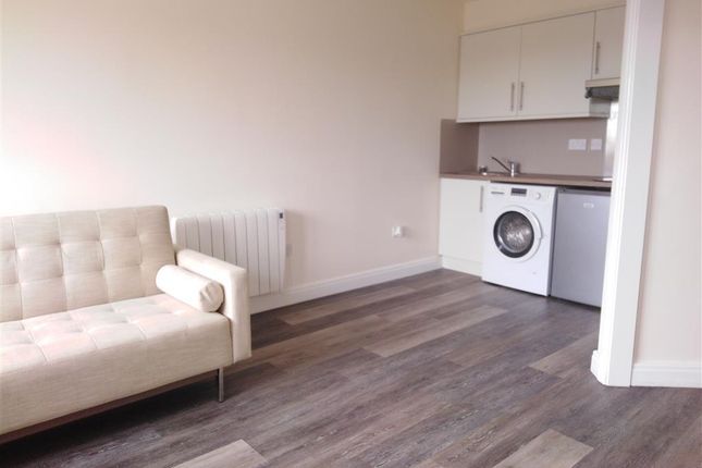 Flat to rent in Wern Terrace, Port Tennant, Swansea SA1