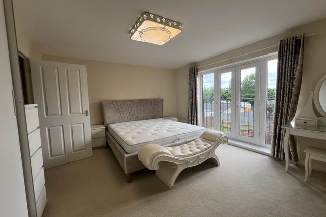 8, Barsham Close, Manchester photo 5