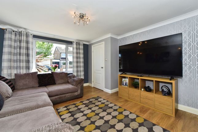 24, Finchwell Crescent, Sheffield photo 4