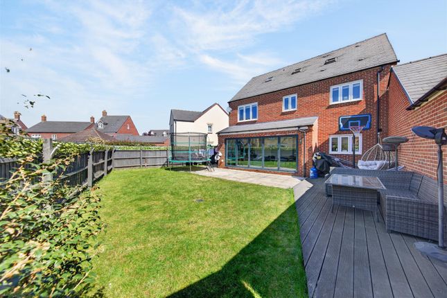 37, Kingfisher Road, Bedford photo 4