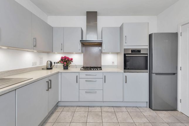1 West Croft, Royston photo 4