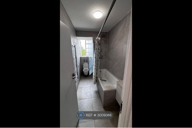 Flat, Grosvenor Court Christchurch Avenue, London photo 5