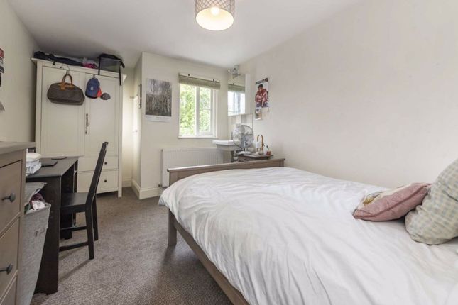 Emery St - harper GA, Emery St, London photo 3