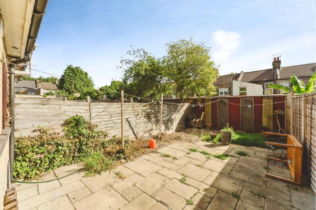 5, Larch Close, London photo 4