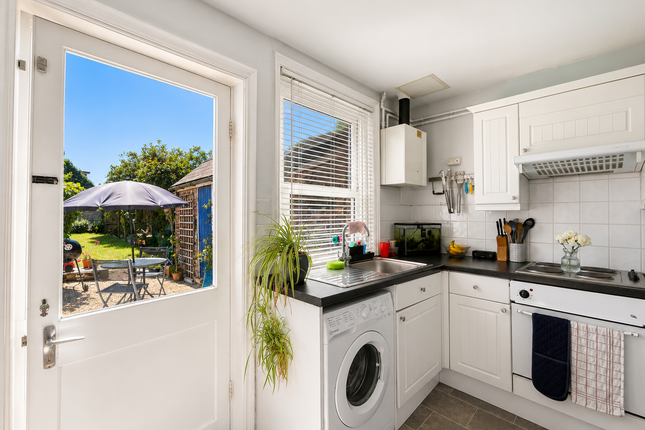 5 Southview Cottages, Newchapel Road, Lingfield photo 4
