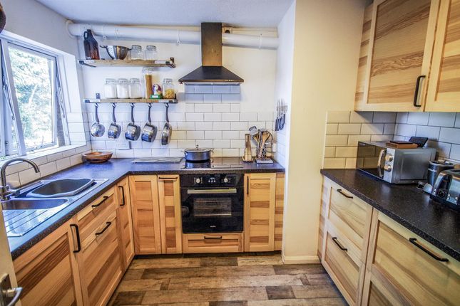 21, Somerset Avenue, Dursley photo 2