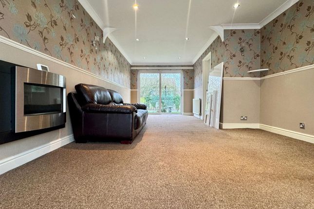 1, Kingfisher Way, Colchester photo 2