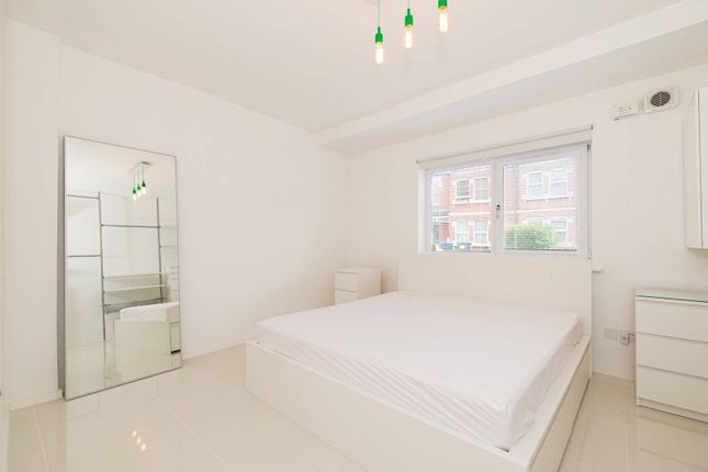 Flat for sale in Seaford Road, Ealing, London
