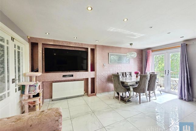 18, Heath Grove, Batley photo 3