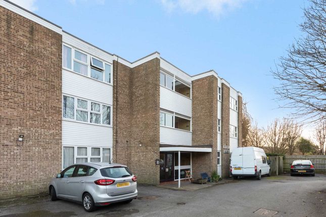 Flat for sale in Carlyle House, Bridge Road