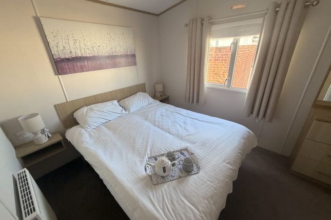 Manor Road, Caister-on-Sea photo 4