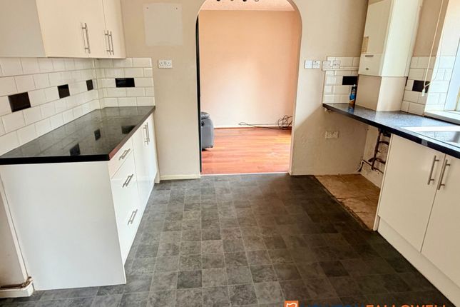 35 Clarke Avenue, Newark photo 4