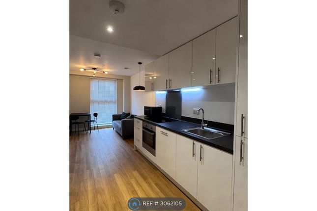 Flat, William Street, Slough photo 2