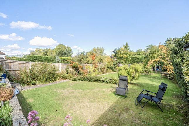 38, Kennel Lane, Fetcham photo 2