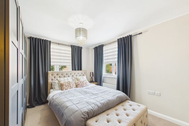 11 Mansion Court,, Fusiliers Way, Hounslow photo 4
