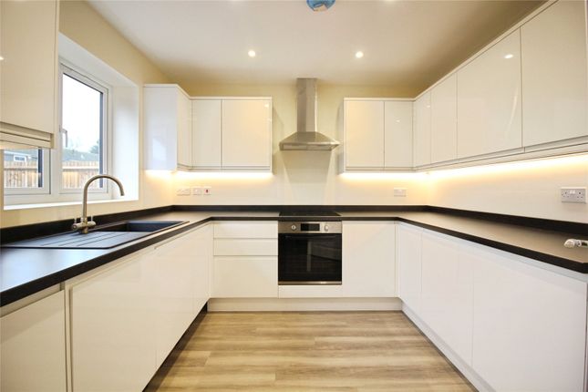 4, Delaney Close, Reading photo 3
