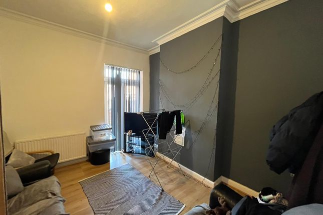 Terraced house to rent in Kirby Road, West End, Leicester