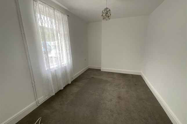 36, Newtown, Ammanford photo 3