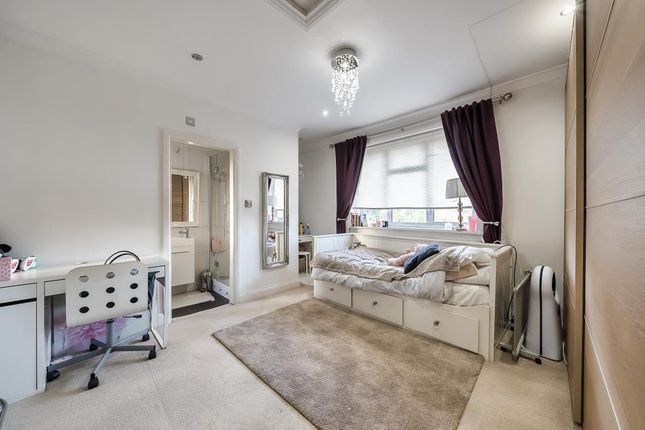 Semi-detached house for sale in Chatsworth Road NW2,